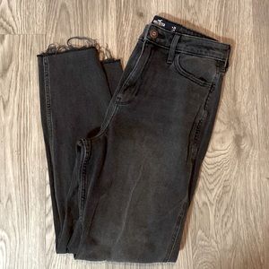 Hollister Ultra High Rise Mom Jean 3R